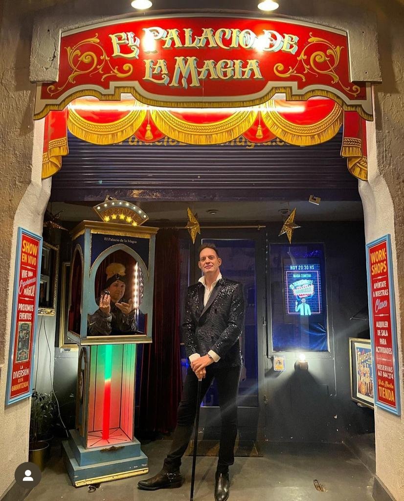 Entrada del Palacio con Zoltar de la Fortuna