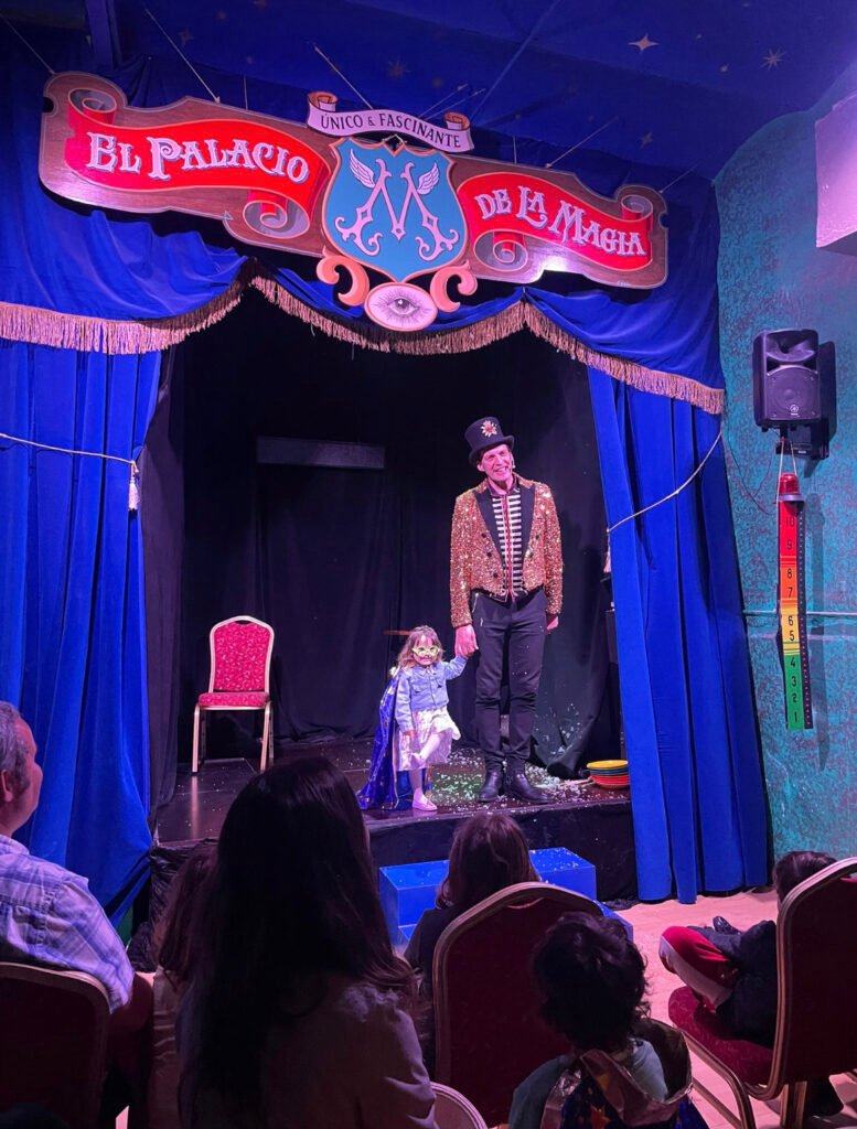 familias disfrutando navidades mágicas en barcelona