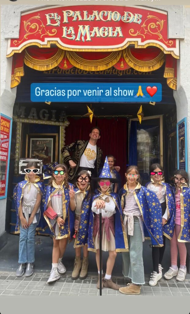 niñas vestidos de magos en barcelona